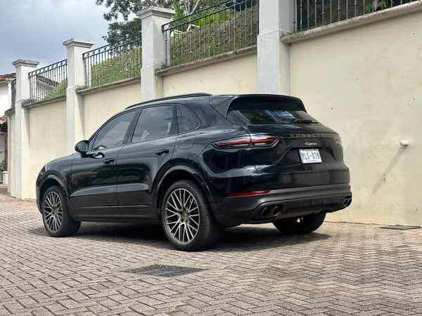 PORSCHE CAYENNE E-HYBRID PLATINUM EDITION