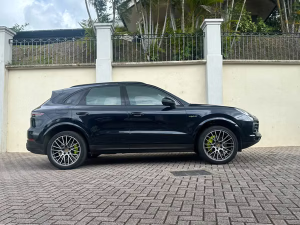 PORSCHE CAYENNE E-HYBRID PLATINUM EDITION