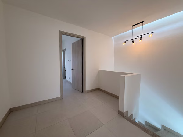 Casa en alquiler en Lindora | Línea blanca + cuota condominal incluida | $2,300