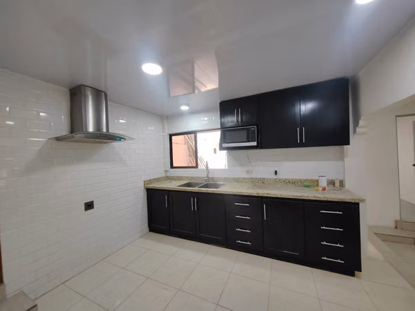 5-Bedroom House for Rent in Hatillo 4, Av. Holanda