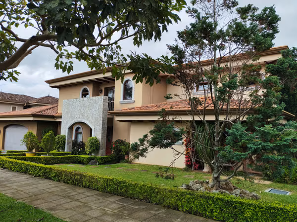 Luxurious House in Colinas de Montealegre, Curridabat