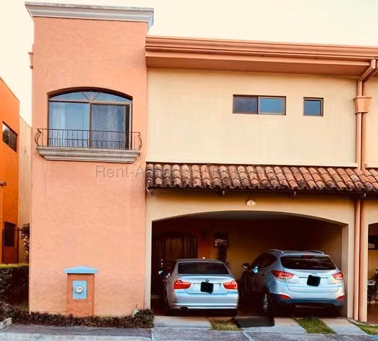 House for Sale in a Gated Community in Brasil de Mora.