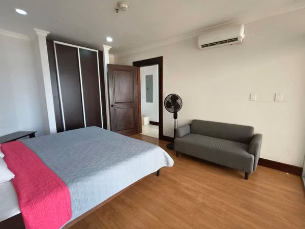 Se alquila apartamento amueblado con línea blanca