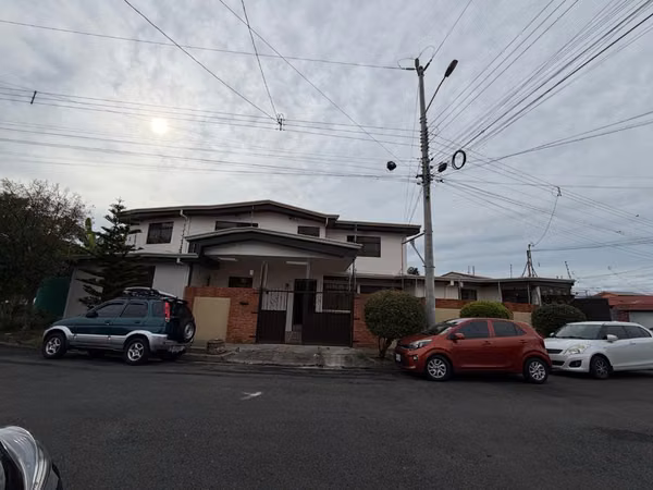 Hermosa casa cerca del Hospital La Catolica