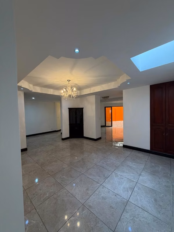 Hermosa casa cerca del Hospital La Catolica