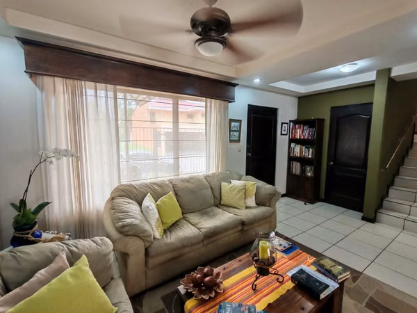 Se vende casa en Pozos de Santa Ana. Residencial Seguro.