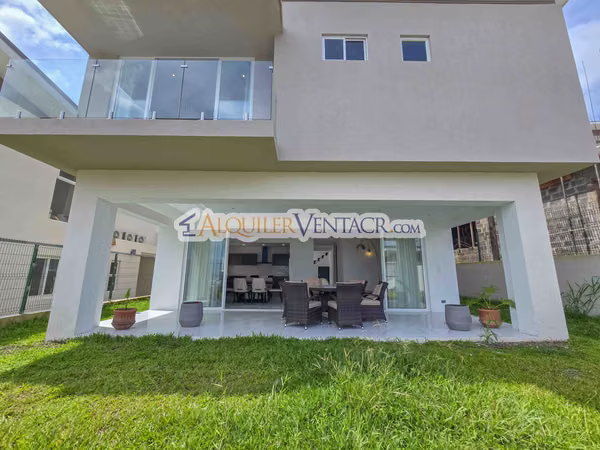 CONDO AMUEBLADO DE 305 M2 CON 546 M2 DE LOTE EN GUACHIPELIN ESCAZU