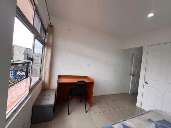 Alquiler de habitación en San Pedro , Amueblada con servicios, Luz Natural ( Baño Privado )