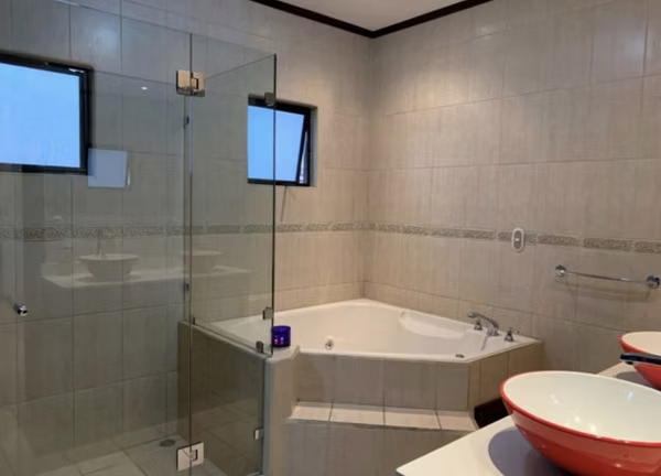Se Vende Amplia Casa en Condominio en La Ribera de Belén