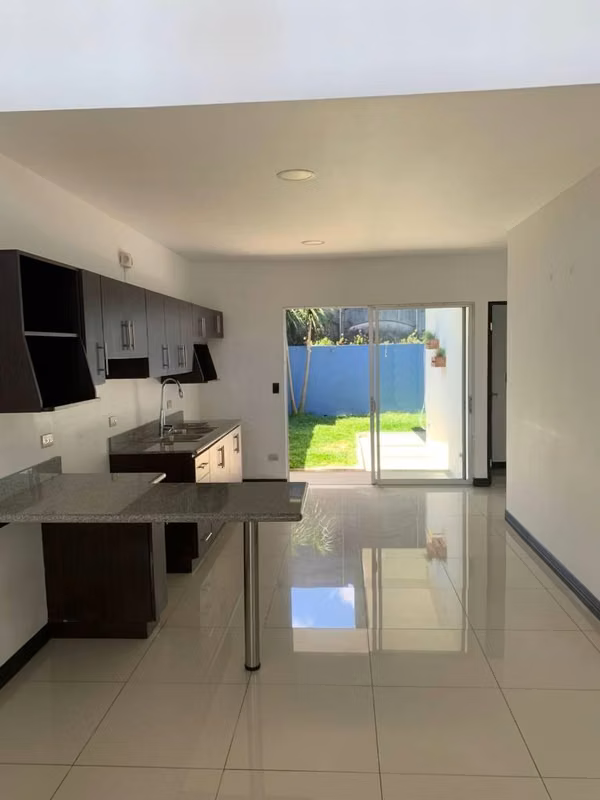 CASA EN VENTA EN CONDOMINIO MONTES DE OCA
