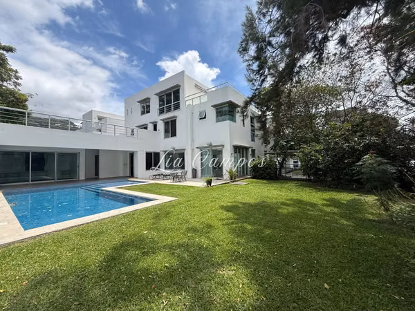 Contemporary Home in a Gated Community in San Rafael de Escazú