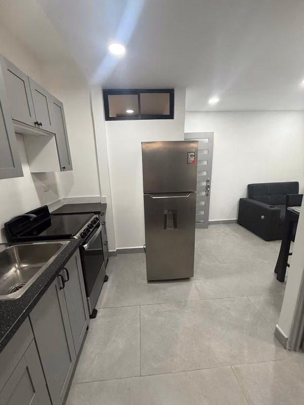Rental apartment in front of Lincoln Plaza GC