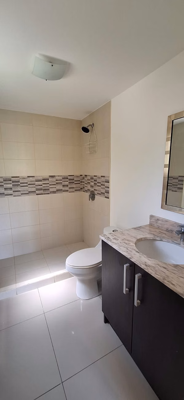 Se Alquila Bello Apartamento en 1er Piso San Nicolas de Bari
