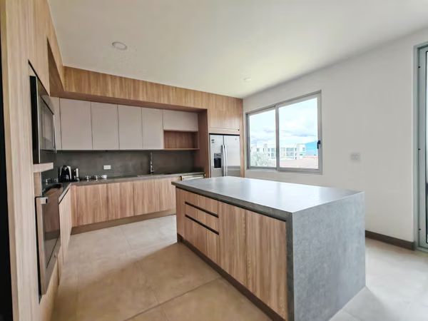 Apartamento de Lujo en Escazú con 193 m² y Vista