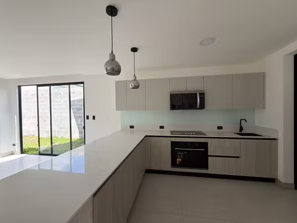 Casa en alquiler en Lindora Village, Santa Ana — $2,200 mensuales