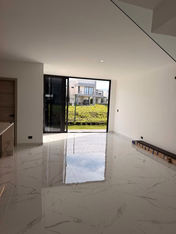Casa independiente para estrenar en San Rafael de Alajuela con amplio jardín