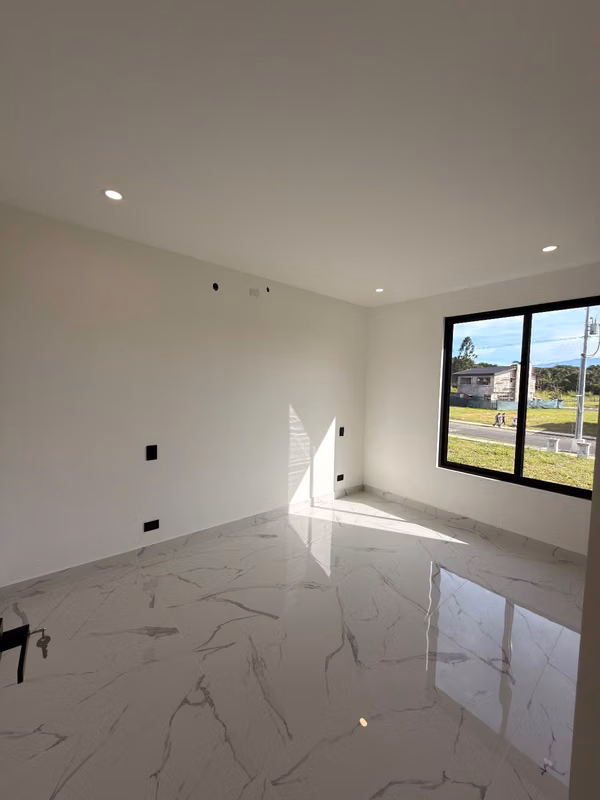 Casa independiente para estrenar en San Rafael de Alajuela con amplio jardín