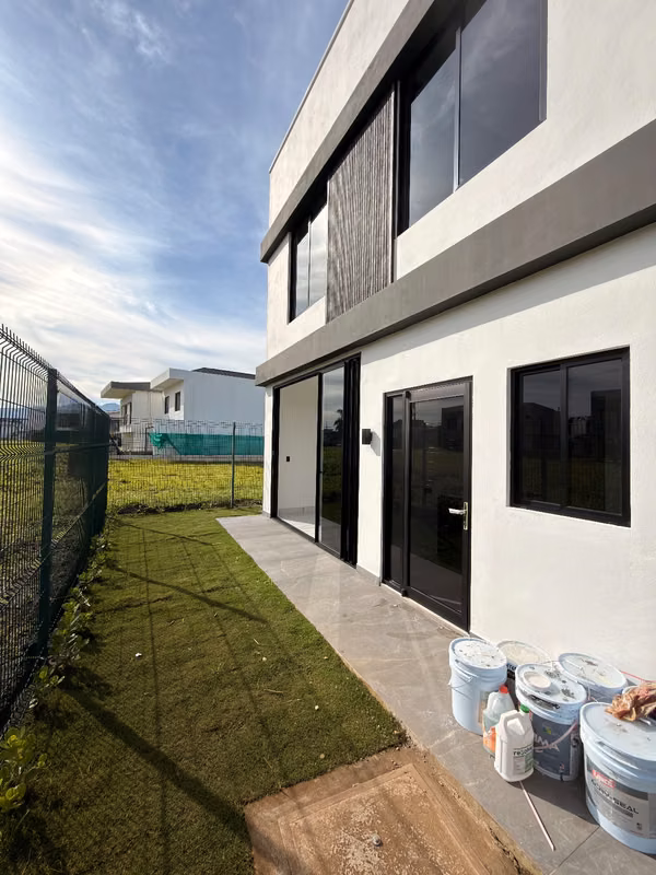 Casa independiente para estrenar en San Rafael de Alajuela con amplio jardín