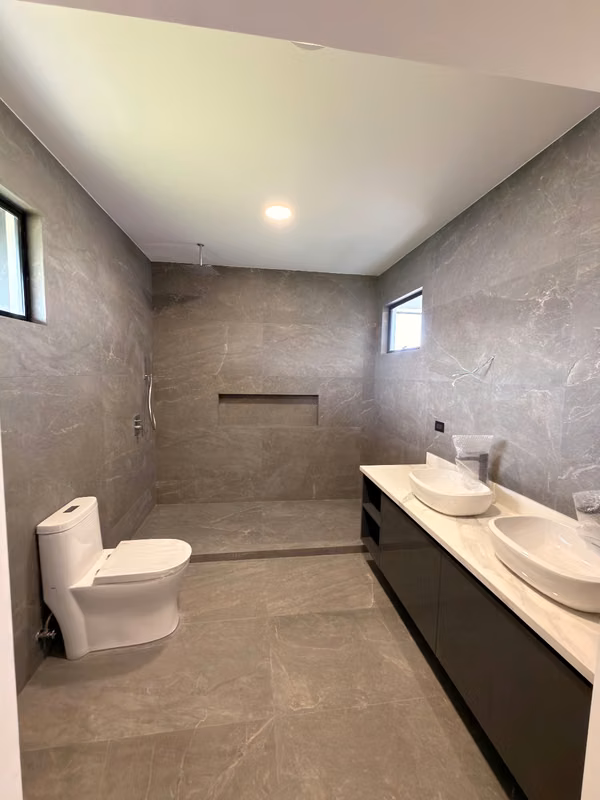 Casa independiente para estrenar en San Rafael de Alajuela con amplio jardín