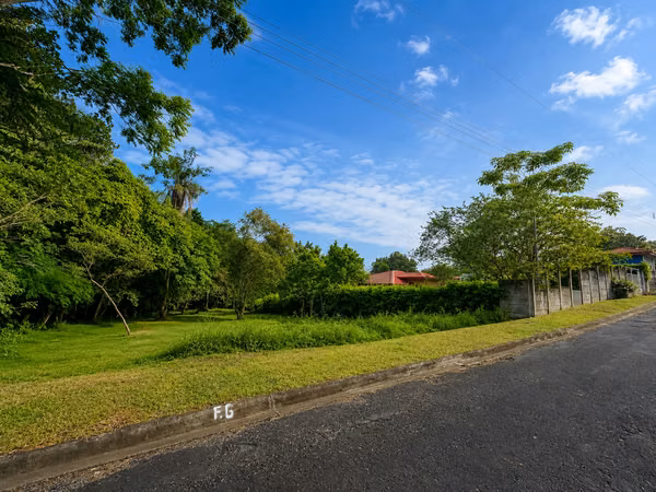 SELL BEAUTIFUL LOT IN CONDO THE MALLORCAN