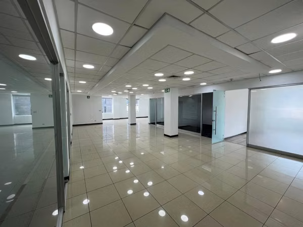 ALQUILER DE OFICINA EN EDIFICIO EN ESCAZU