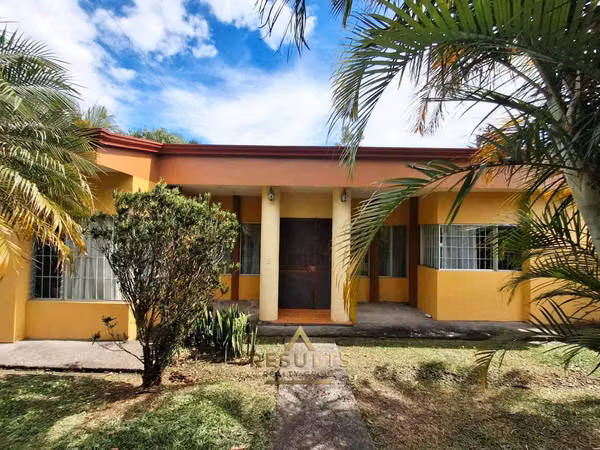OFERTA!! Awesome Property... 2 Homes...Large Lot..Views!