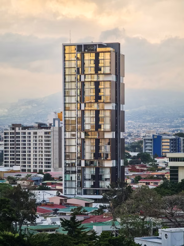 Torre Rohrmoser a una cuadra del estadio sabana piso 21