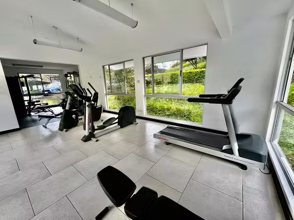 ESCAZU! AMPLIO PENTHOUSE AMOBLADO DE 3 HAB + SERVICIO /VISTAS PANORAMICAS