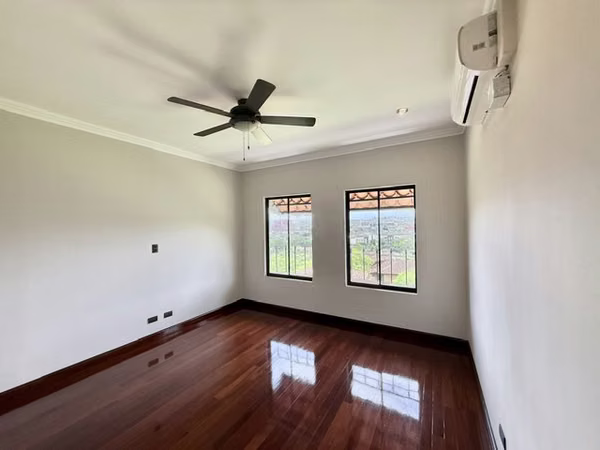 VENTA DE CASA, ESCAZÚ, CONDOMINIO CERRO ALTO, CON VISTA ESPECTACULAR