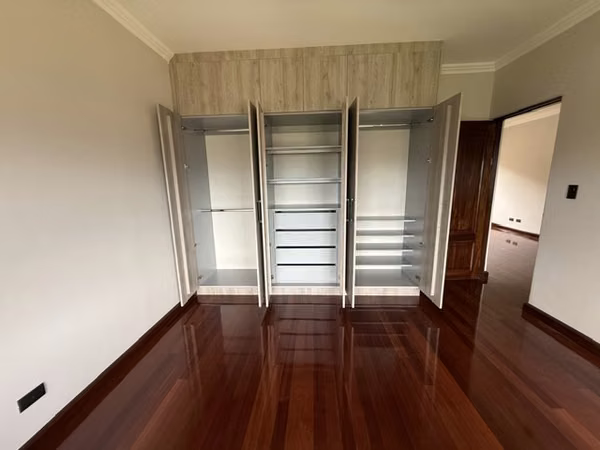 VENTA DE CASA, ESCAZÚ, CONDOMINIO CERRO ALTO, CON VISTA ESPECTACULAR