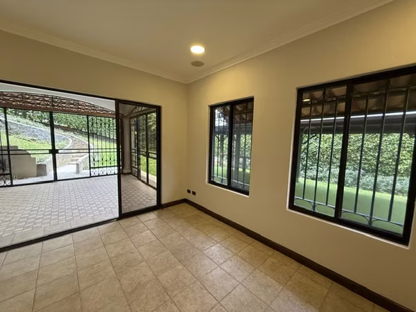 VENTA DE CASA, ESCAZÚ, CONDOMINIO CERRO ALTO, CON VISTA ESPECTACULAR