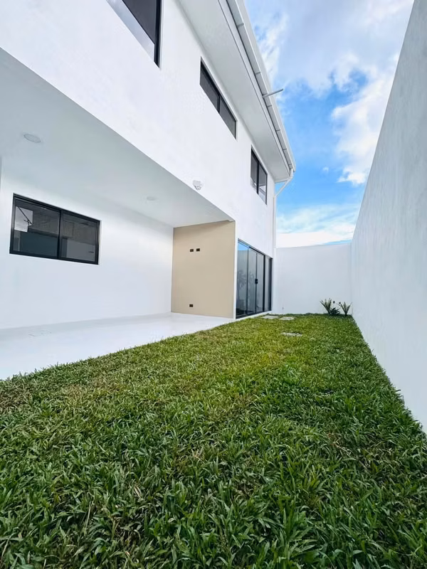 Vive la casa de tus sueños y personaliza sus acabados. Casa en Condominio. ID 43303