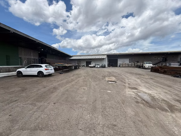Industrial Warehouse for Rent in a Complex in Curridabat