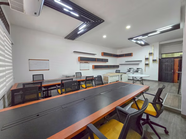 318 M2 OFFICE SPACE IN SABANA SUR