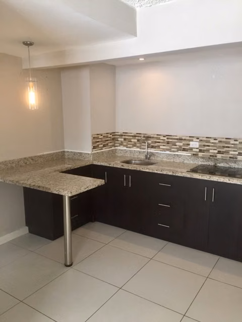 Apartamento con servicios por zona Oscar Arias. Mascotas ok. No parqueo