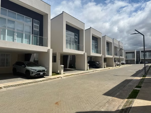 HOUSE FOR RENT IN CONDO IN GUACHIPELIN 310