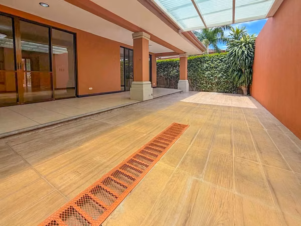 HOUSE FOR SALE IN VILLAS DE VALENCIA