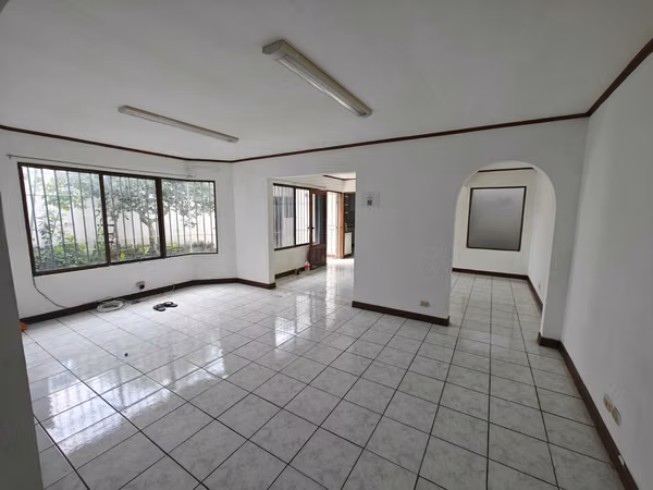 CASA EN ROHRMOSER CON USO DE SUELO MIXTO! P649