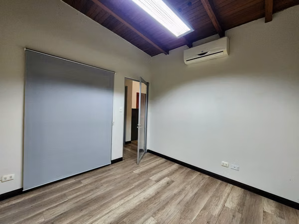 Office rental 200 m from the Goicoechea Courts.
