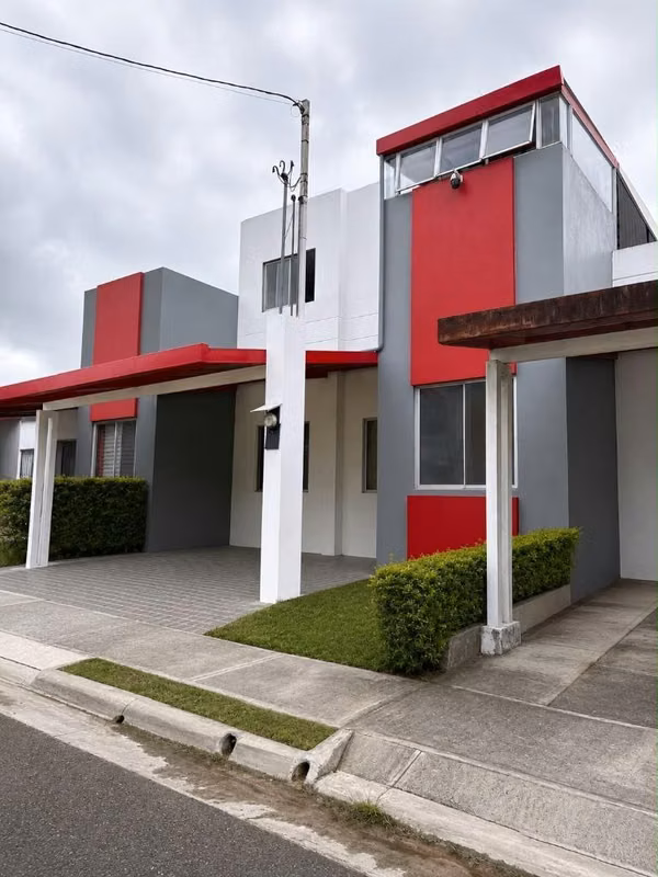 Se alquila AMPLIA y CÉNTRICA casa 2 pisos