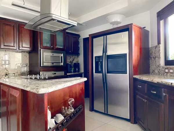CASA DE LUJO EN CONDOMINIO en San Miguel de Escazú