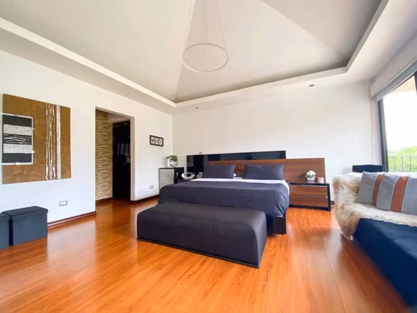 CASA DE LUJO EN CONDOMINIO en San Miguel de Escazú