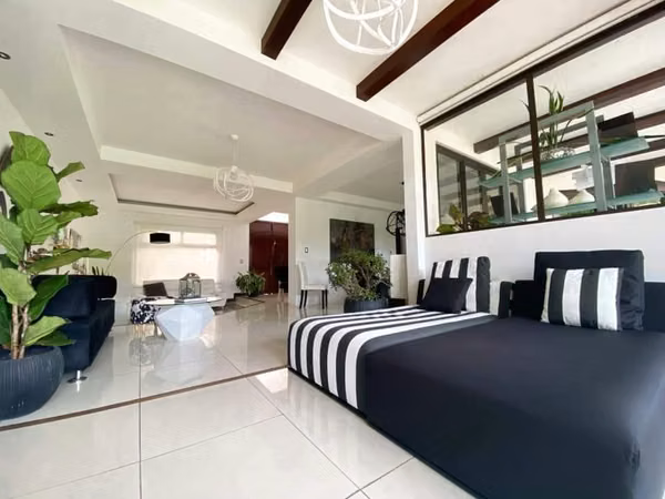 CASA DE LUJO EN CONDOMINIO en San Miguel de Escazú
