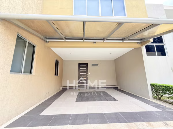 Alquiler de Casa de Dos niveles en Santa Ana