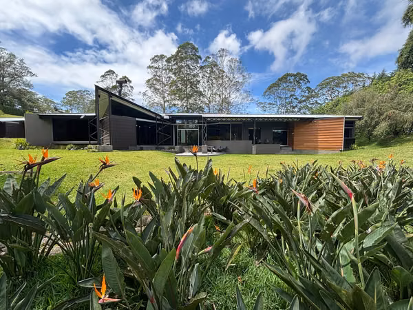 Contemporary Single-Level Residence in Dulce Nombre, Tres Ríos