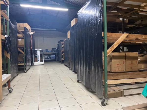 Venta de propiedad con bodega construida, apta para desarrollo de apartamentos, o alguna actividad comercial