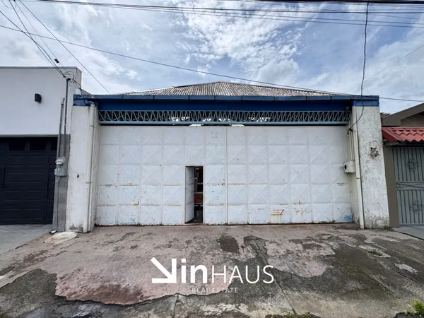 Venta de casa con bodega en el Carmen de Guadalupe -EU