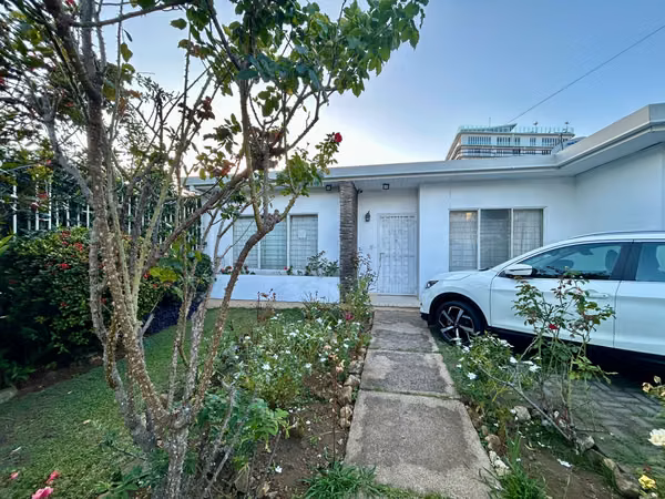 CASA DE UNA SOLA PLANTA EN VENTA EN NUNCIATURA! P602