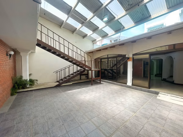 SEQUINE PROPERTY WITH MIXED USE IN ROHRMOSER! P613
