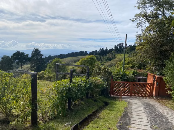 Se vende espectacular casa en montañas de Heredia